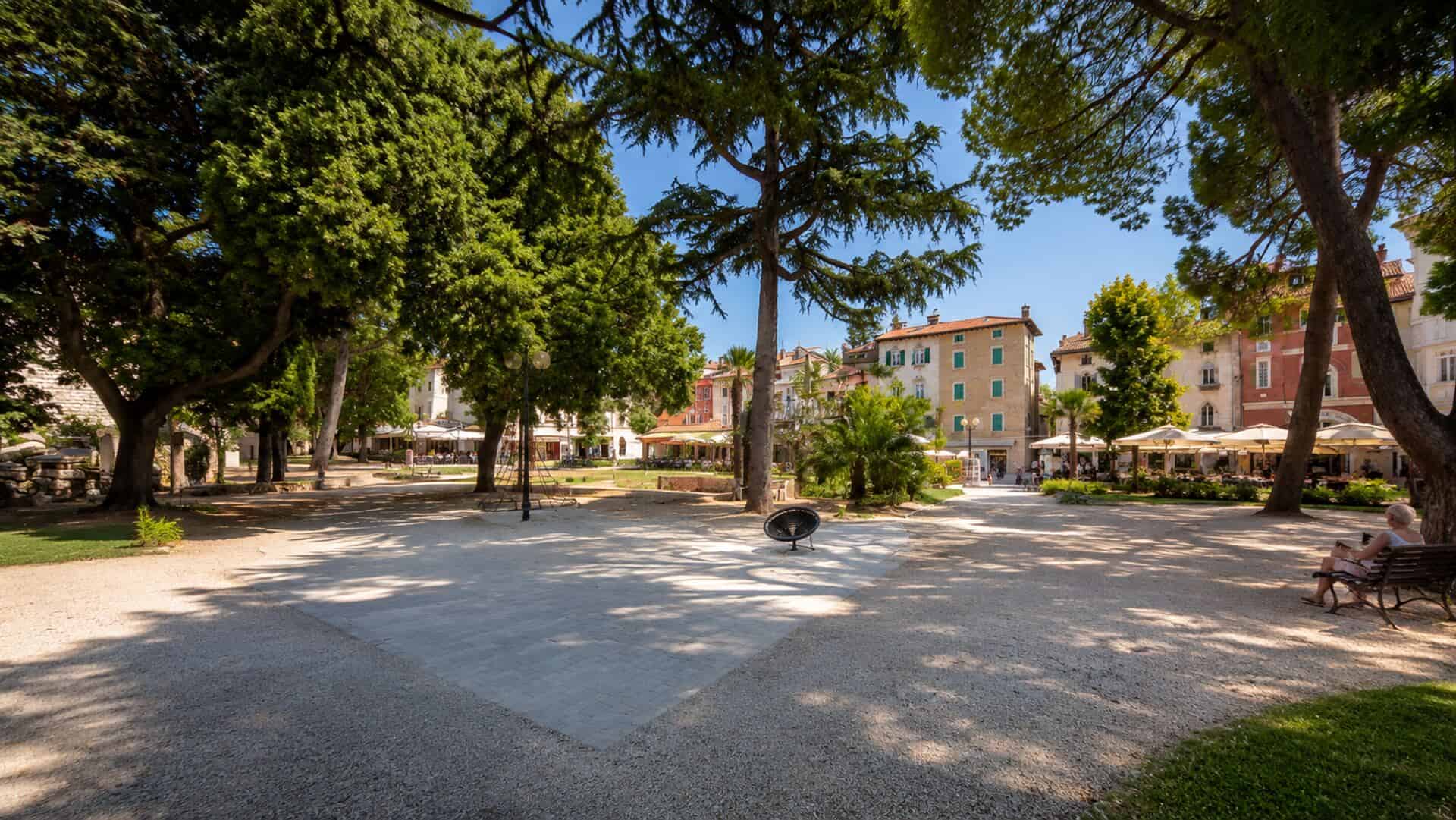 Matija Gubec Park square with tall trees, Poreč