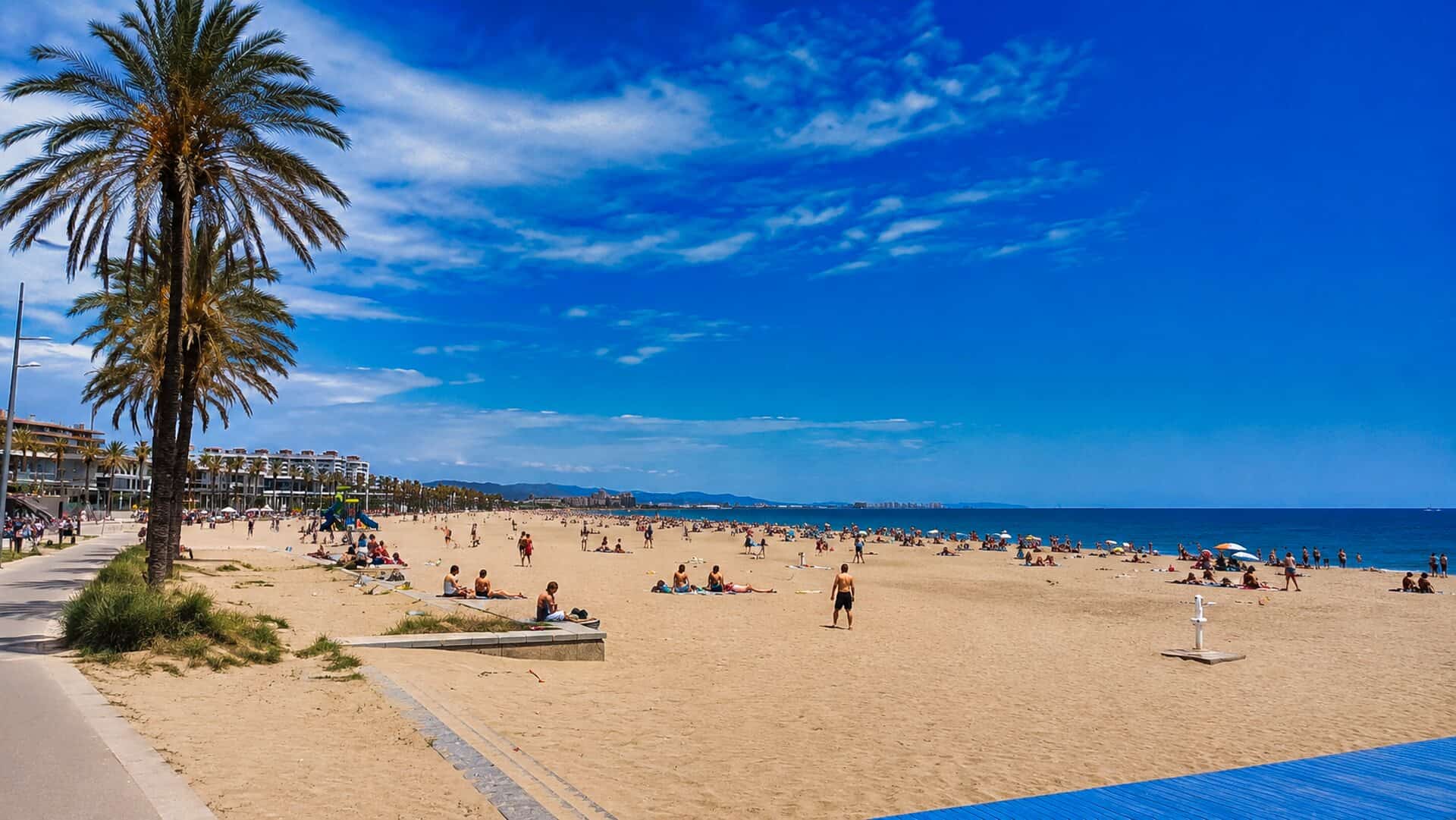 :round_pushpin: Patacona Beach, viewed from the street