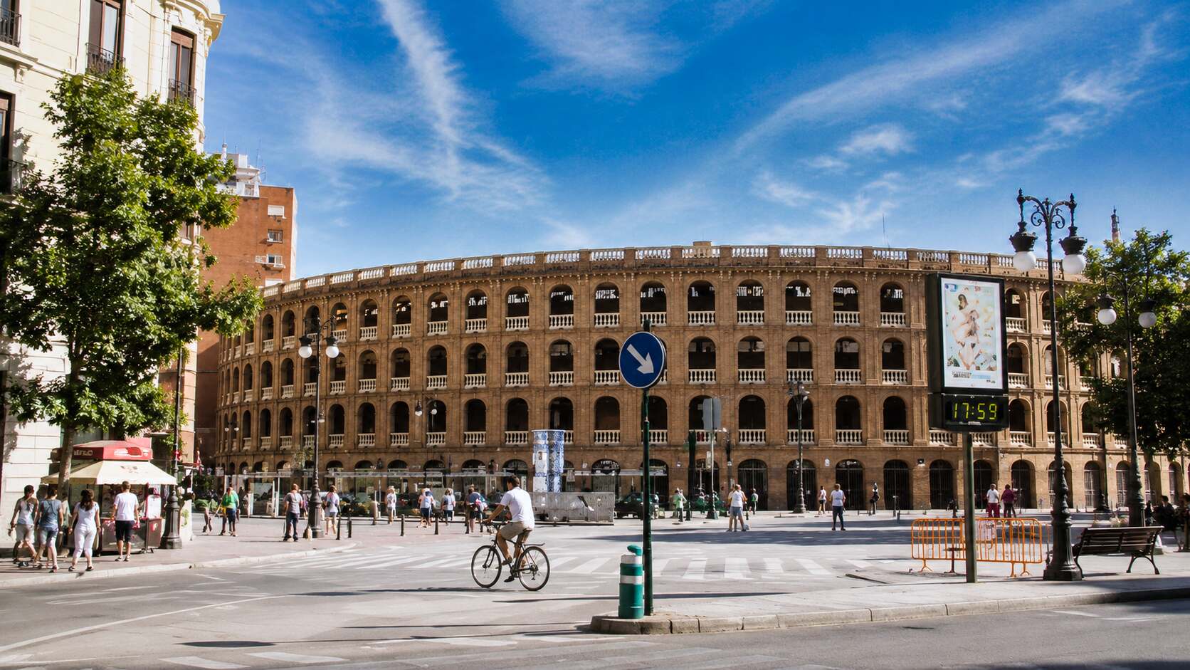 Plaza de Toros de València photographed from the street during the bike challenge