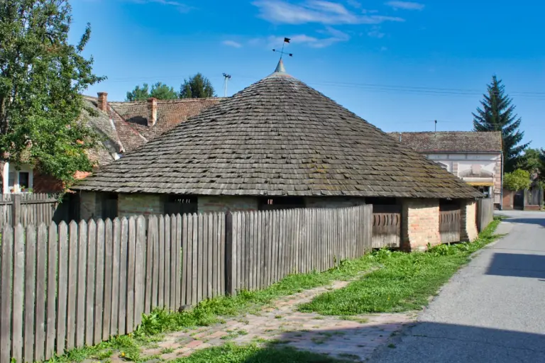 Suvara in Otok