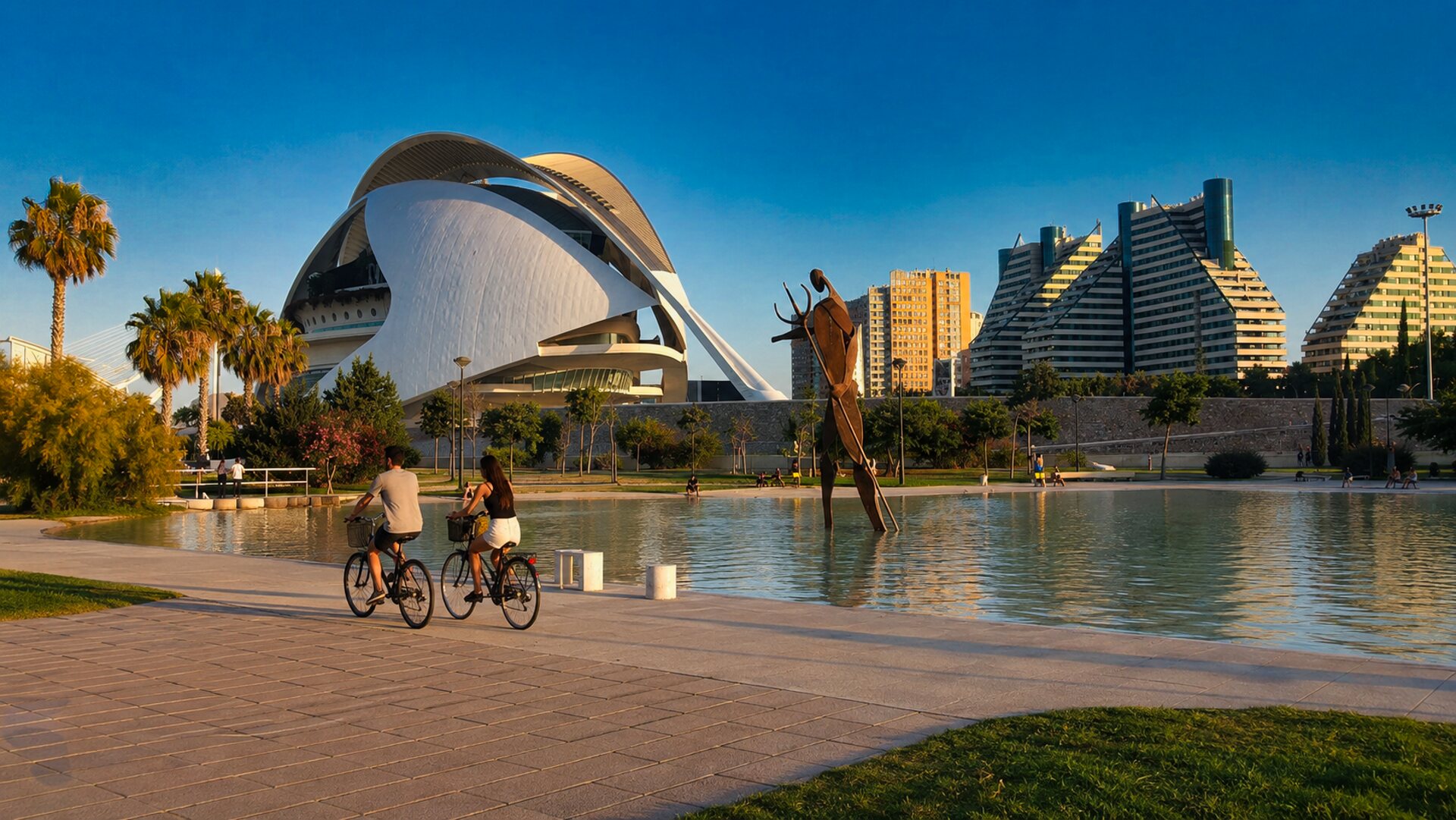 Cycling Tourism in Valencia with Bikademy Studies